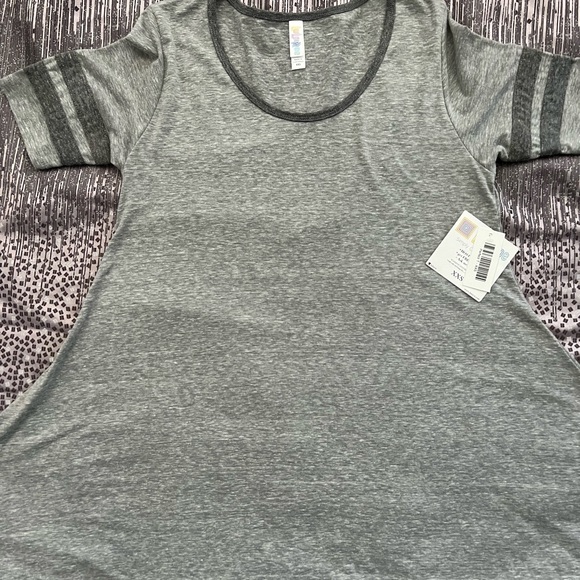 ⭐️FIVE⭐️LuLaRoe XXS Perfect Tees!!! Selling as a lot. Three NWT, two EUC - Picture 4 of 6